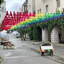 星野リゾート　リゾナーレ八ヶ岳の画像｜挙式会場から披露宴会場への移動(ピーマン通り)