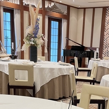 St.ヴァレンタイン福山の画像｜披露宴会場にピアノが設置されてあり、生演奏の演出ができます。
