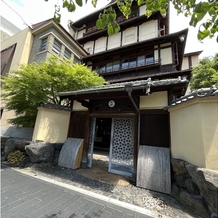 FUNATSURU KYOTO KAMOGAWA RESORT （国登録有形文化財）の画像｜ブライダルサロンへの入り口