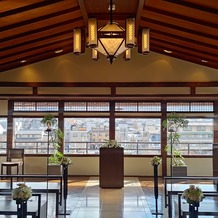 FUNATSURU KYOTO KAMOGAWA RESORT （国登録有形文化財）の画像｜チャペルから鴨川と京都の街並みと山々一望できる