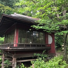 神戸迎賓館 旧西尾邸 （兵庫県指定重要有形文化財）の画像｜自然が多い庭