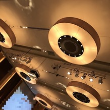 コンラッド東京の画像｜天井の照明