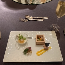 コンラッド東京の画像｜前菜とシャンパン