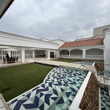 アール ベル アンジェ Ｎａｇｏｙａの画像｜式場の中央にガーデンもありました。