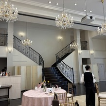 アール ベル アンジェ Ｎａｇｏｙａの画像｜両サイドから登場できる階段。