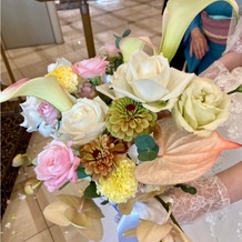 ヒルトン成田の画像｜ブーケは親族のお揃いコーデに合わせた色合い