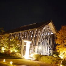 ラヴィマーナ神戸（ＲＡＶＩＭＡＮＡ　ＫＯＢＥ）の画像｜夜の教会はライトアップされていました。