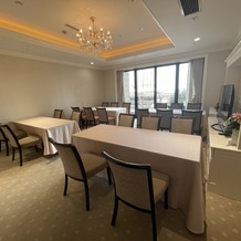 ホテル ラ・スイート神戸ハーバーランド　（ＨＯＴＥＬ　ＬＡ　ＳＵＩＴＥ　ＫＯＢＥ　ＨＡＲＢＯＲＬＡＮＤ）の画像｜ゲスト待合室
