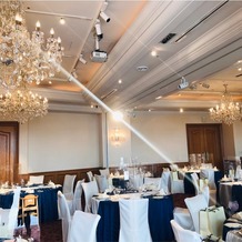 ホテル ラ・スイート神戸ハーバーランド　（ＨＯＴＥＬ　ＬＡ　ＳＵＩＴＥ　ＫＯＢＥ　ＨＡＲＢＯＲＬＡＮＤ）の画像｜会食会場は丸テーブルと長テーブルが選べます！