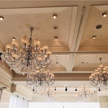 ホテル ラ・スイート神戸ハーバーランド　（ＨＯＴＥＬ　ＬＡ　ＳＵＩＴＥ　ＫＯＢＥ　ＨＡＲＢＯＲＬＡＮＤ）の画像｜天井にはやっぱり素敵なシャンデリア！