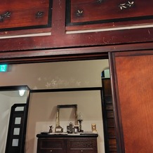 旧春田邸　デュボネの画像｜紅葉の欄間