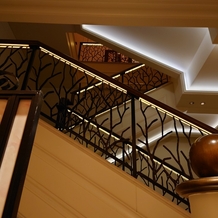 セント レジス ホテル 大阪の画像｜螺旋階段