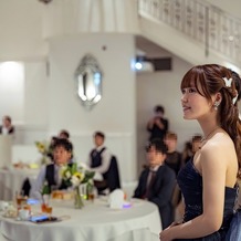 ONE＆ONLY　ル・グラン・ミラージュの画像｜花嫁手紙前の生い立ちムービーを見てる時の様子