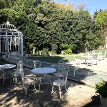ルーデンス立川ウエディングガーデンの画像｜ガーデン挙式も可能なフランス館ガーデン