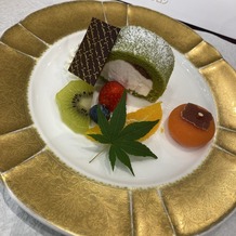 東京大神宮／東京大神宮マツヤサロンの画像｜ウェディングケーキと別に出たロールケーキ。柿の形の和菓子がとてもおいしかったです。
