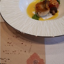 Ｒａｖｉｒ Ｏｋａｙａｍａ （ラヴィール岡山）の画像｜甘鯛のうろこ焼き　サフランクリームソース