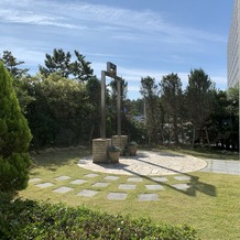 ウエディングヒル　東京ベイ幕張の画像｜下見時の写真です。ガーデンチャペルよすぐ横にあるお庭。こちらでも写真を撮れました。