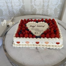 ウエディングヒル　東京ベイ幕張の画像｜ケーキ入刀するケーキ