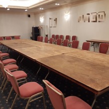 SHIROYAMA HOTEL kagoshimaの画像｜ホテル内の二次会会場（設営前）。
当日は、丸テーブルを複数置き、20名弱のゲストが参加