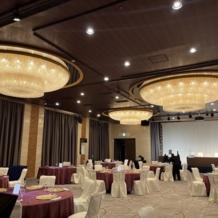 SHIROYAMA HOTEL kagoshima（城山ホテル鹿児島）の画像｜シャンデリアがたくさんの会場