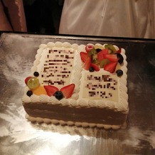 ＡＮＥＬＬＩ　軽井沢（アネーリ　軽井沢）の画像｜本型のウェディングケーキ