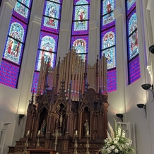 ノートルダム北九州　Notre Dame KITAKYUSHUの画像｜大きなステンドグラス
