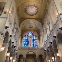 amorevole　SANMARCO （アモーレヴォレ　サンマルコ）の画像｜大聖堂内の写真です。天井が高く、聖堂内がより広く感じます。