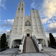 ノートルダム　マリノア　Ｎｏｔｒｅ　Ｄａｍｅ　ＭＡＲＩＮＯＡの画像｜大聖堂で当日はこの階段からフラワーシャワーとともに降りてくる。