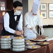 グランドプリンスホテル広島の画像｜お肉の切り分けサービス