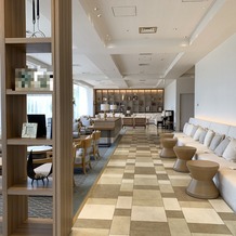 グランドプリンスホテル広島の画像｜待ち合いスペースが広々としていて、ゲストがくつろげそうでした。