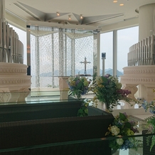 グランドプリンスホテル広島の画像｜チャペル カーテンオープン後