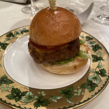 品川プリンスホテルの画像｜ウェディングケーキならぬウェディングハンバーガーは他にはなくとてもいいと思いました