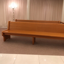 川越プリンスホテルの画像｜珍しく両家の家族が座る椅子は向い合せでした。