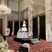 ザ・プリンス パークタワー東京の画像｜伝統的な会場に高いケーキが映えます
