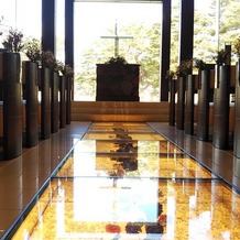 軽井沢プリンスホテル　フォレスターナ軽井沢の画像｜バージンロードのガラス張りがとても幻想的で、正面が全面ガラス張りなので解放感がありました！