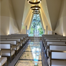 軽井沢プリンスホテル　フォレスターナ軽井沢の画像｜風の教会て白を基調とした純白感のあるチャペルです
