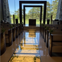 軽井沢プリンスホテル　フォレスターナ軽井沢の画像｜光のチャペルはバックに自然が広がり開放感がある広々とした会場です