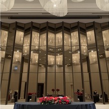 東京マリオットホテルの画像｜天井が高い方の披露宴会場
ホテルの優雅さを感じます