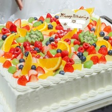 LEBAPIREO（レガピオーレ）-urban　villa　wedding-の画像｜ウエディングケーキはフルーツ盛りだくさんでリクエストしました。