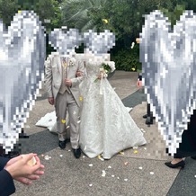 ヒルトン東京ベイの画像｜挙式後のフラワーシャワー