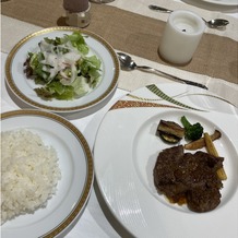ザ　クラウンパレス新阪急高知の画像｜メインのお肉料理です。厚みがあり、食べ応えがありました。