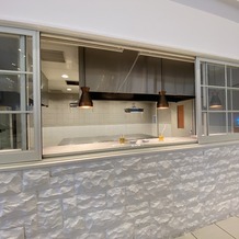 ララシャンス迎賓館の画像｜オープンキッチンで作ってる姿が見えるのはワクワクします！
