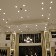 ララシャンス迎賓館の画像｜天井が高く大きな窓があり開放的でした。