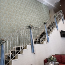 プレジール迎賓館の画像｜待合室横の階段