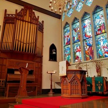仙台セント・ジョージ教会の画像｜ステンドグラスがすてき。