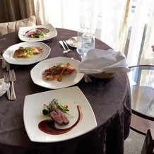 神戸メリケンパークオリエンタルホテルの画像｜披露宴中のメイン料理は、披露宴後にルームサービスとして出していただきました。
