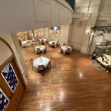東京アフロディテの画像｜披露宴会場を螺旋階段から見た図