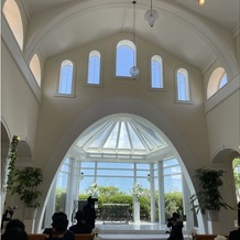 アートグレイス ウエディングコースト 大阪の画像｜明るく開放感のあるチャペル