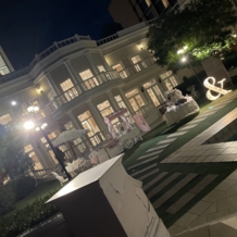 アートグレイス　ウエディングコースト　東京ベイの画像｜大きめの披露宴会場の外観
会場内には螺旋の大階段がありとてもゴージャス