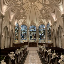 セントグレース大聖堂の画像｜ステンドグラスが美しいチャペル